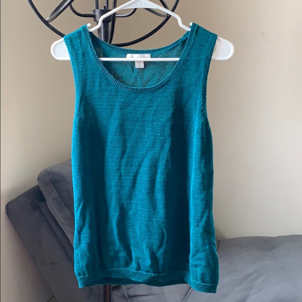 Sleeveless knit green sweater